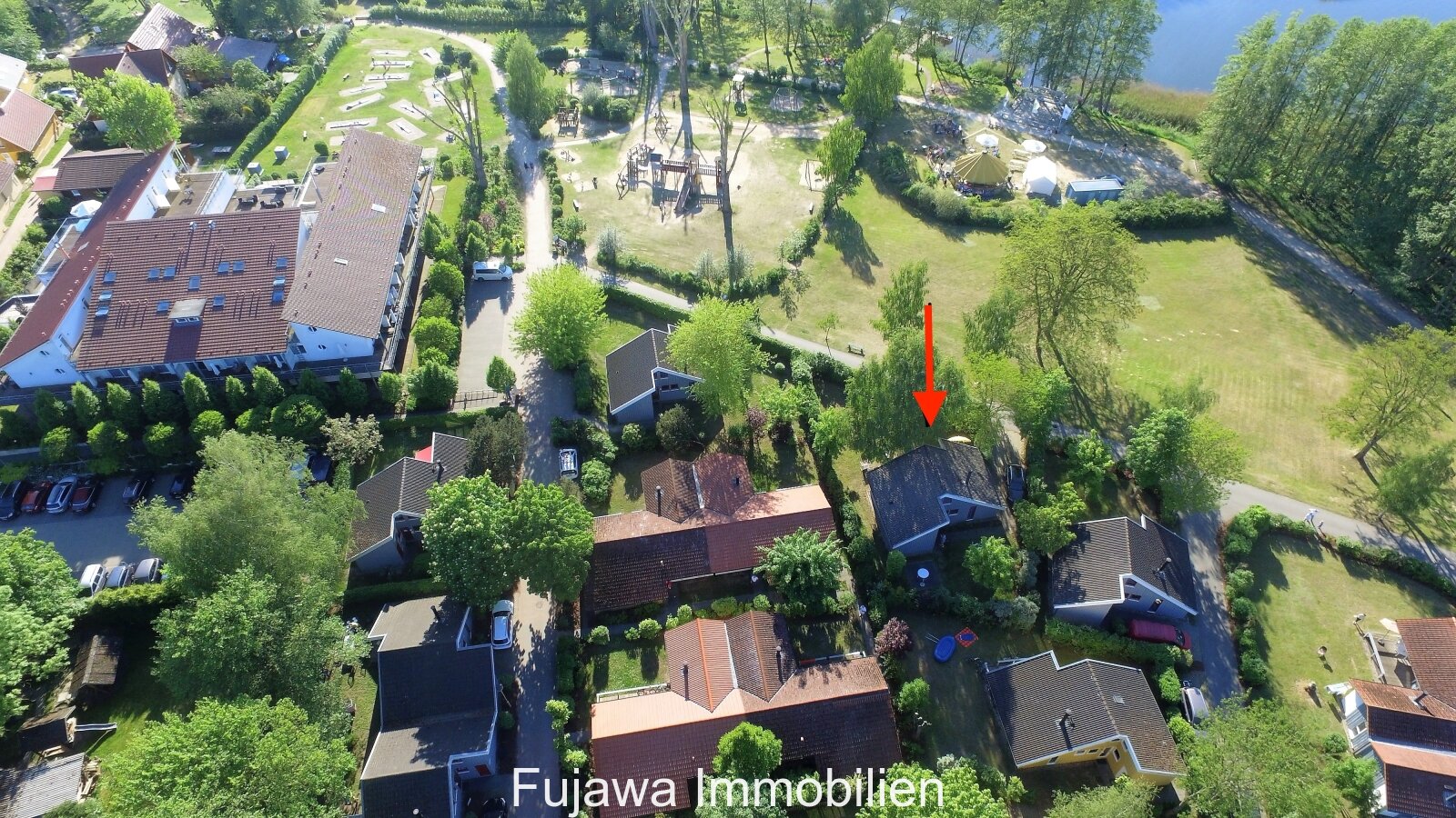 Ferienhaus (Nr. 29) auf großem Grundstück in erster Reihe im Ferienpark Mirow mit Seeblick Ferienhaus (Nr. 29) auf großem Grundstück in erster Reihe im Ferienpark Mirow mit Seeblick